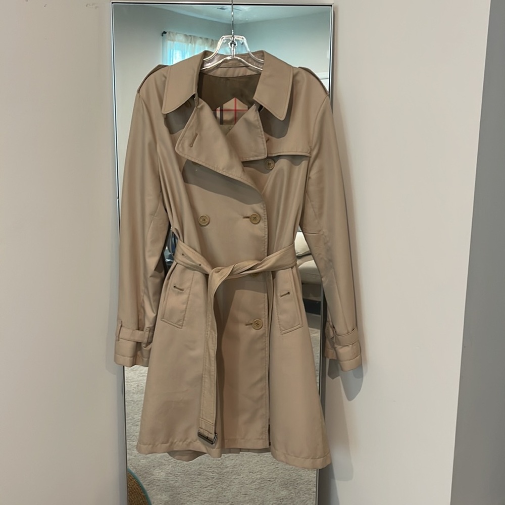 Long Annika Burberry Trench Coat 🧥